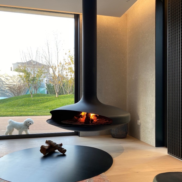 How Do Wall Mount Electric Fireplaces Compare to Traditional Fireplaces?
