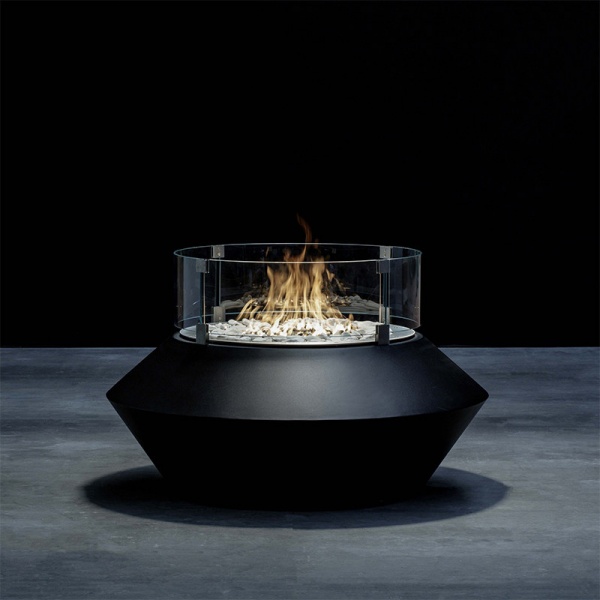 What Features Make an Outdoor Fireplace Stand Out?