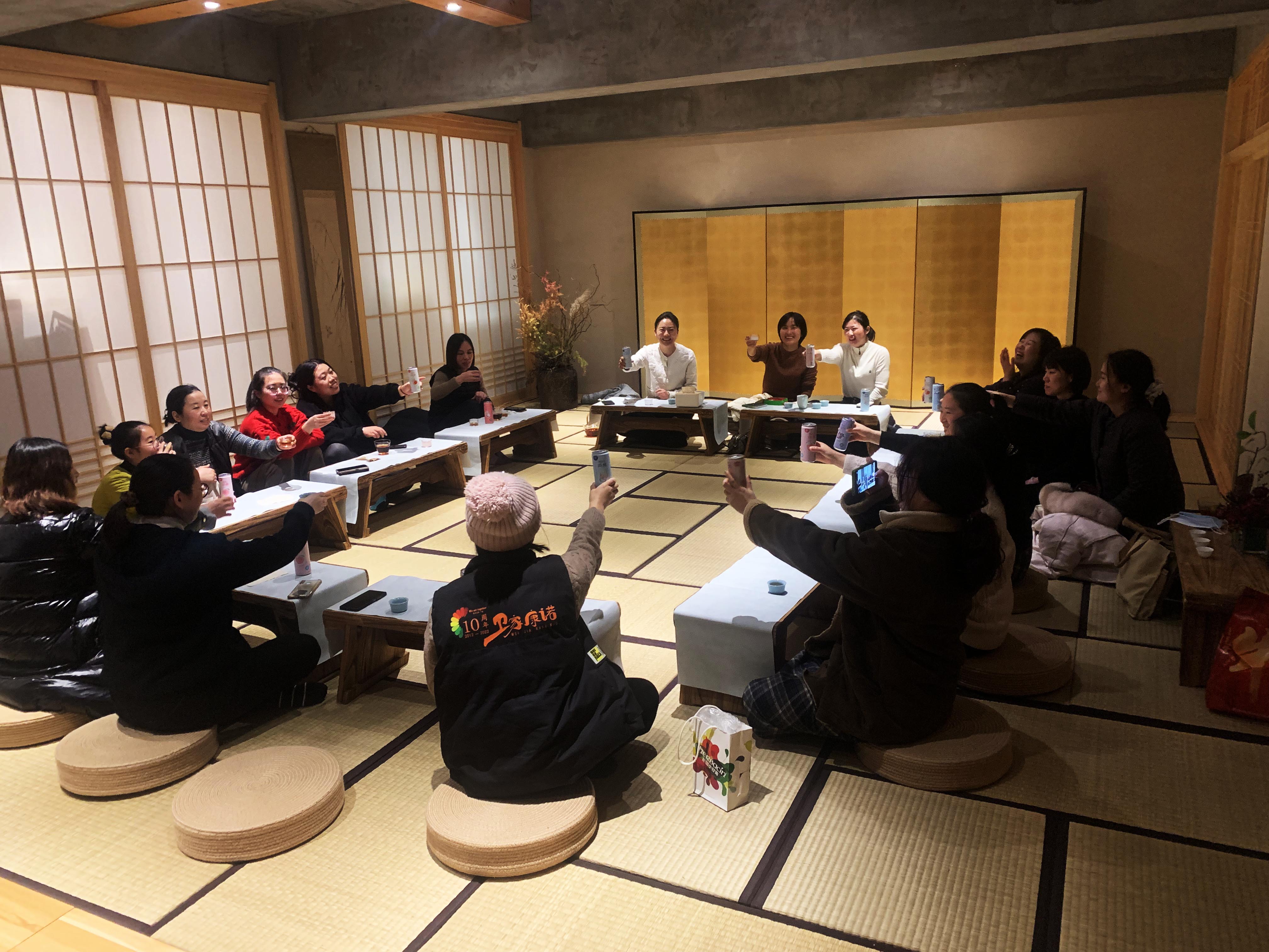 Behind every quality sauna is a team that works hard and laughs together​！