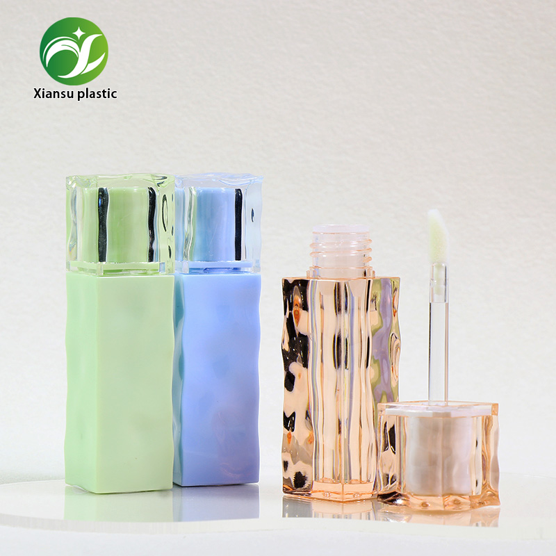 Textured Wavy Surface Square Lip Gloss Tube Transparent Cap Empty Lipgloss Bottle With Brush Applicator For Liquid Makeup