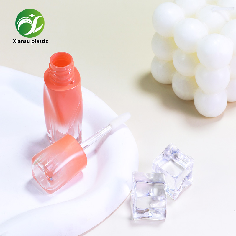 Wave Shape AS Gradient Lip Gloss Tube with Twist Cap and Brush Applicator – Custom Empty Plastic Cosmetic Container for Lip Gloss, Lip Tint, Lip Serum and Liquid Makeup Products