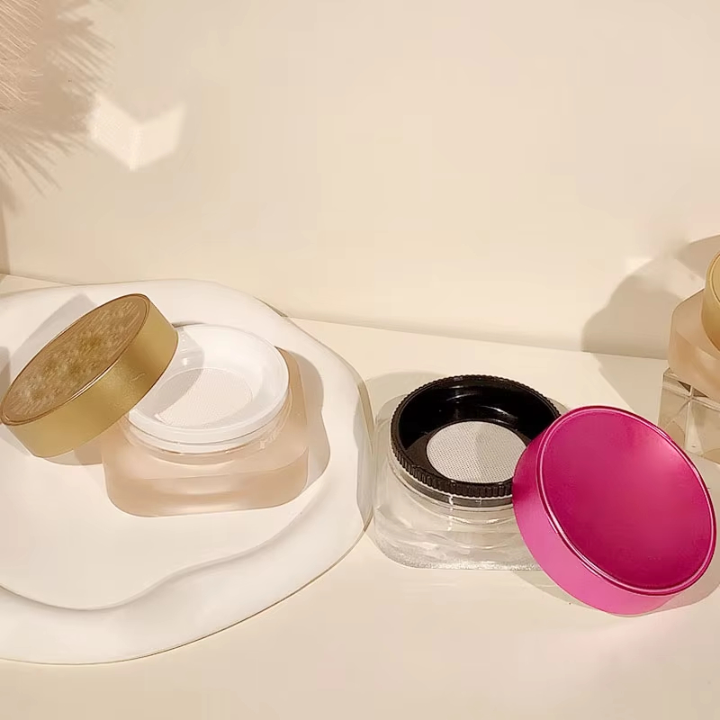 Individueller 15-g-mattierter, satiniert-transparenter Puder-Compact mit elastischem Siebnetz – ABS-Kosmetikpuder-Behälter für Fixierpuder, Finish-Puder und Private-Label-Make-up-Verpackungen, OEM/ODM