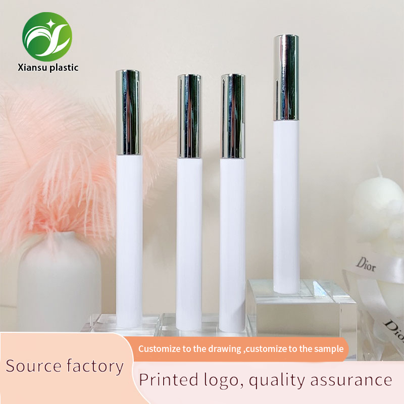 Tube à mascara minimaliste blanc de 4 ml en PETG pour sérum pour cils, contenant cosmétique vide personnalisé avec applicateur à brosse