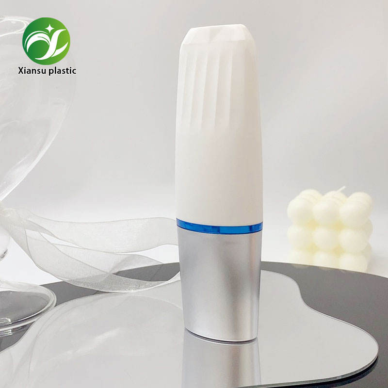 60 ml ABS roll-onfles, maskerapplicatorfles, mat zilver geëlektroplateerde gezichtsmaskerstokbuis met reinigingsstok, cosmetische verpakkingscontainer voor huidverzorging en gezichtsmaskers, OEM/ODM