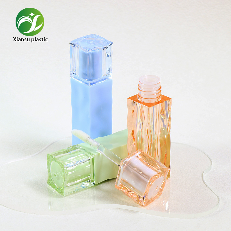 Textured Wavy Surface Square Lip Gloss Tube Transparent Cap Empty Lipgloss Bottle With Brush Applicator For Liquid Makeup