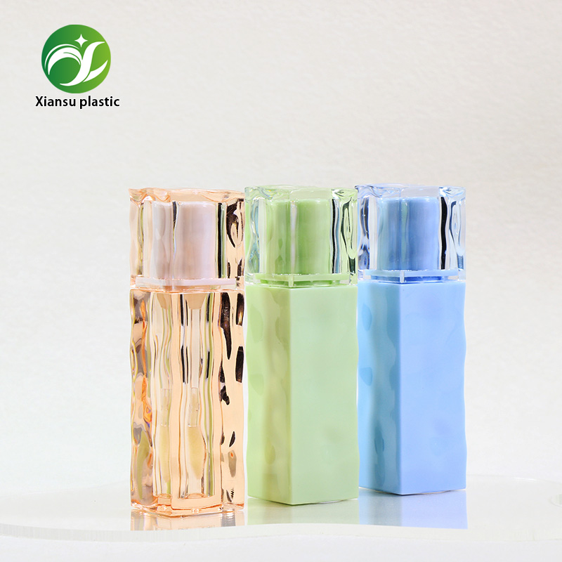 Textured Wavy Surface Square Lip Gloss Tube Transparent Cap Empty Lipgloss Bottle With Brush Applicator For Liquid Makeup