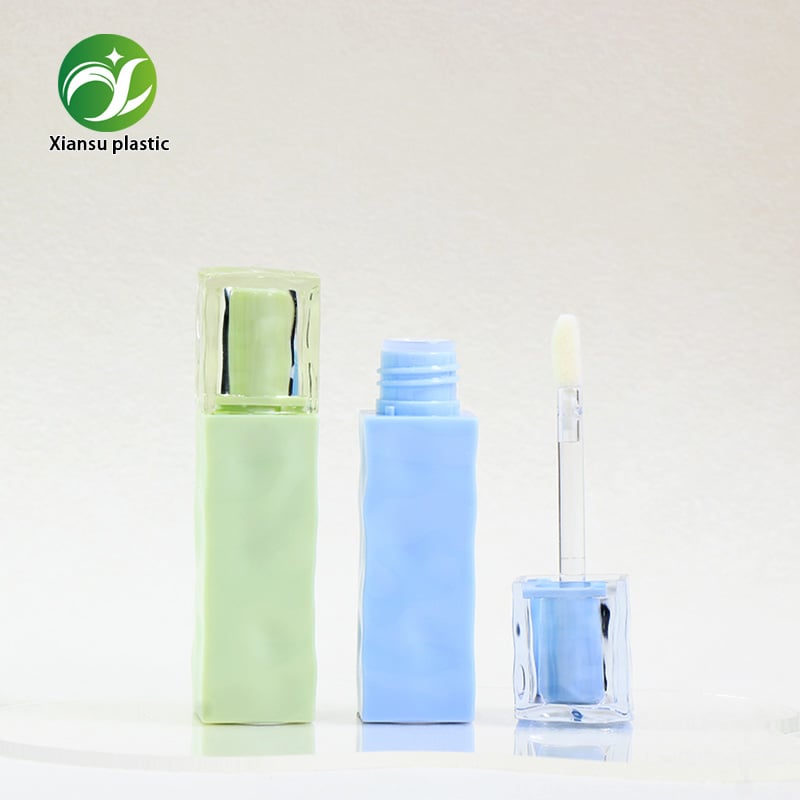 Textured Wavy Surface Square Lip Gloss Tube Transparent Cap Empty Lipgloss Bottle With Brush Applicator For Liquid Makeup