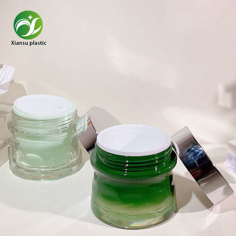 120 ml ABS groene crèmejar met zilverkleurige ronde gegalvaniseerde deksel; grote capaciteit voor cosmetische verpakking; geschikt voor gezichtscrème, lichaamslotion en huidverzorgingsmaskers; leverancier