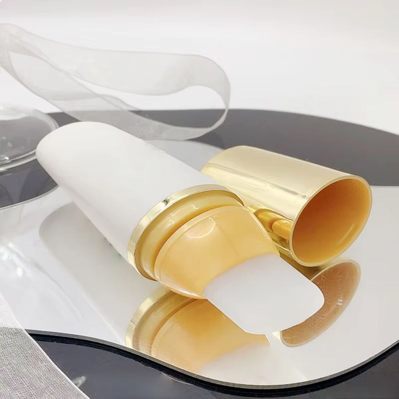 50 ml ABS ovaal roll-onfles met goudgeëlektroplateerde dop, oogcrème- en maskerapplicatorbuis met spatelstokje – cosmetische verpakkingshouder voor huidverzorging, OEM/ODM