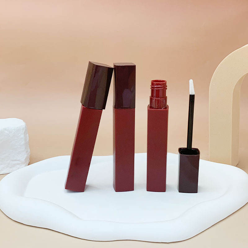 6 ml vierkante donkerrode lipglossbuis van ABS, lege lipoliecontainer, op maat gemaakte cosmetische verpakking