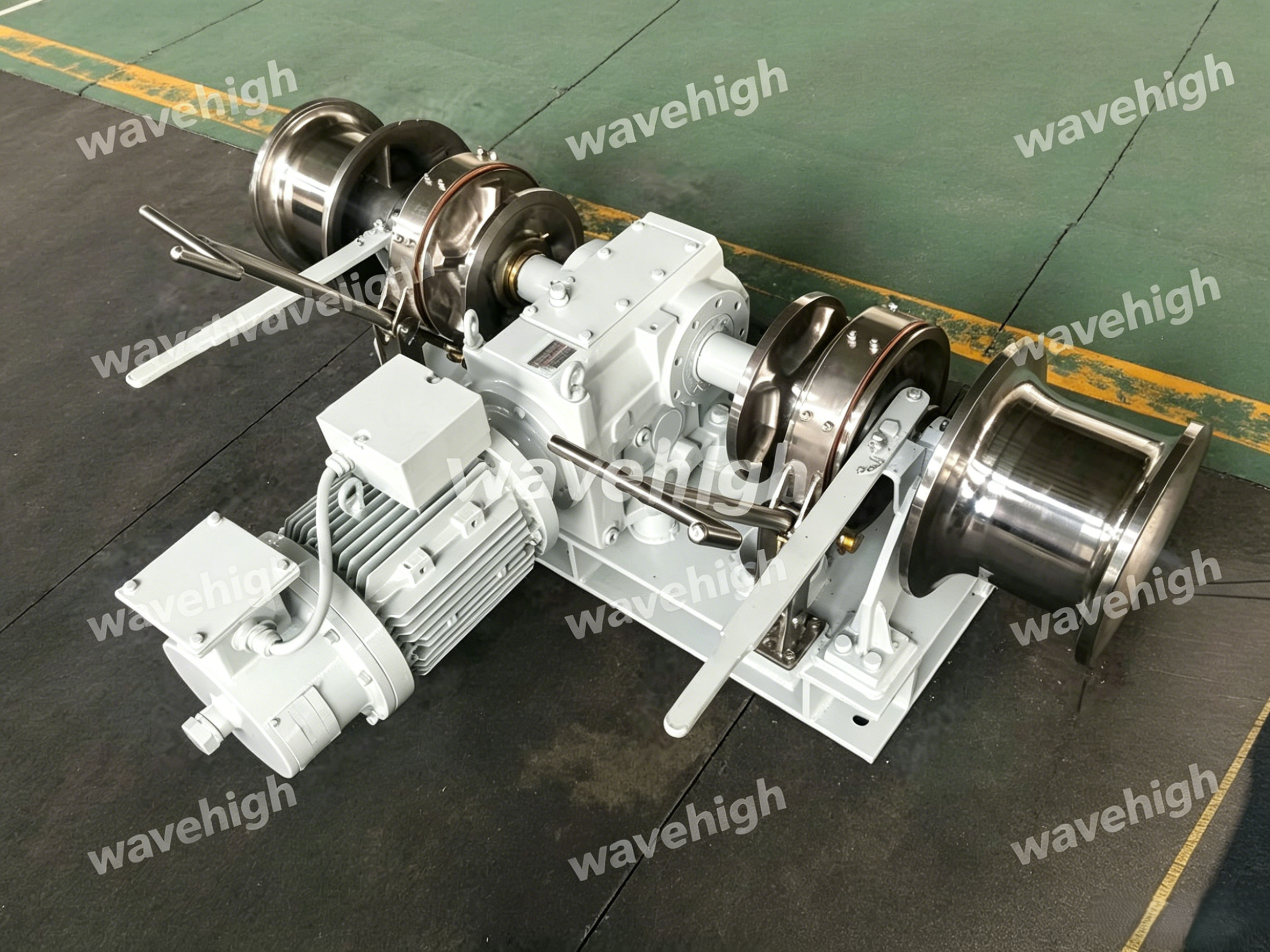 What long term cooperation benefits can shipyards get from marine windlass suppliers