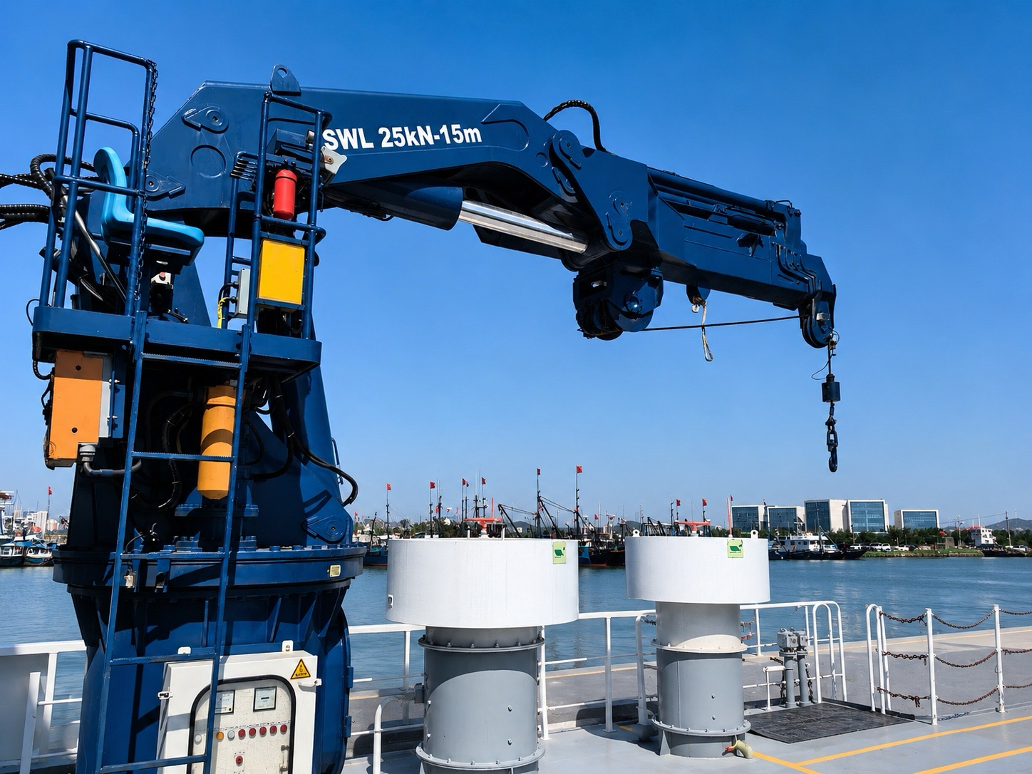 How to operate knuckle boom crane safely under rough sea weather conditions
