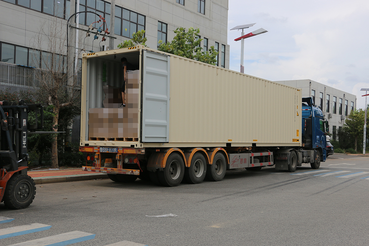 Ships full container of Inflatable Floating Docks (1).JPG