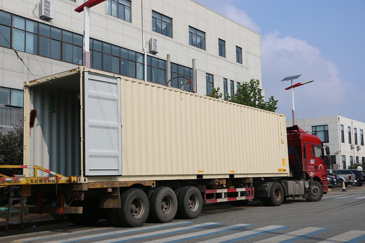 Ships full container of Inflatable Floating Docks (4).JPG