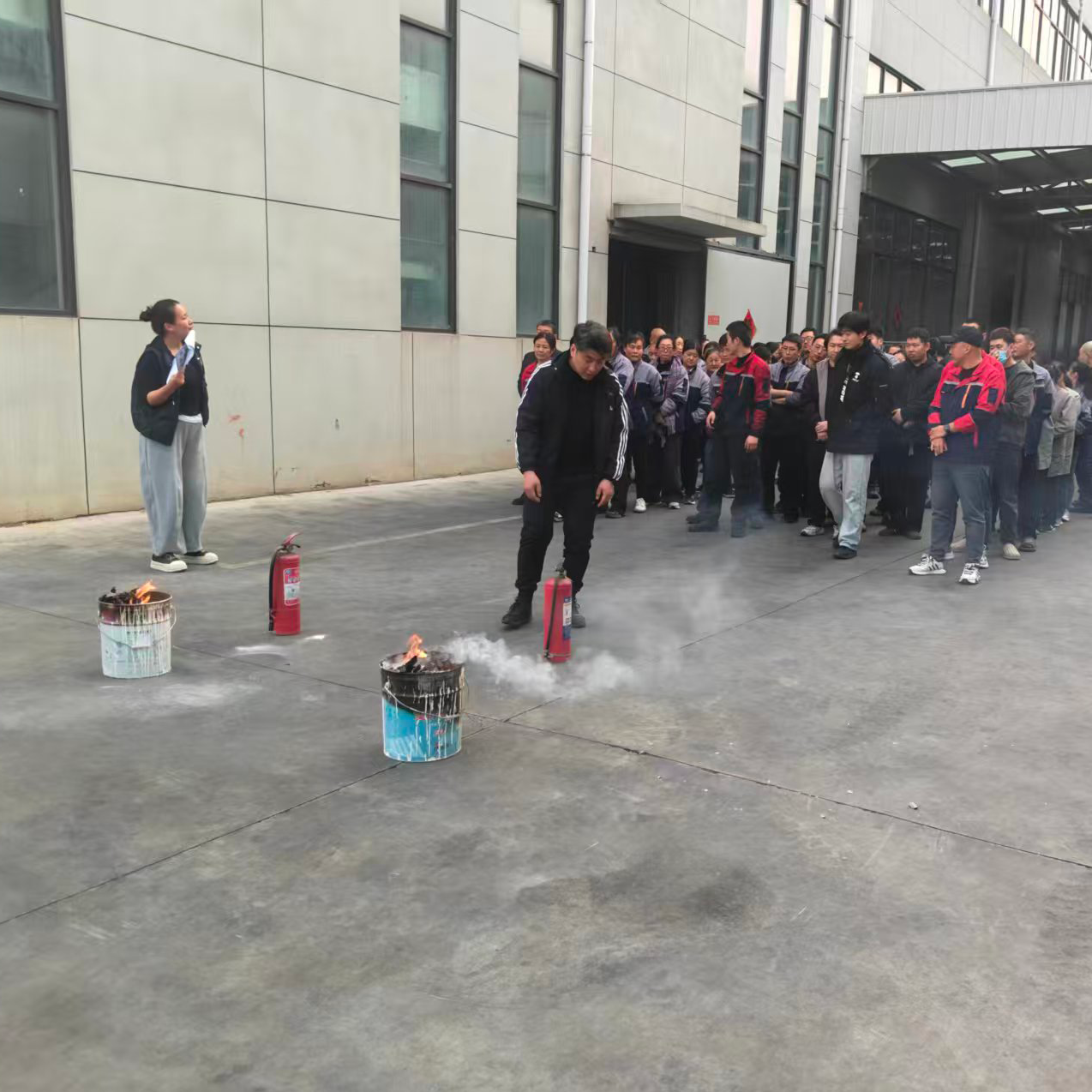 Safety as the Foundation, Quality at Every Step | US HIGHER SPORTS Conducts Company-Wide Fire Safety Practical Training
