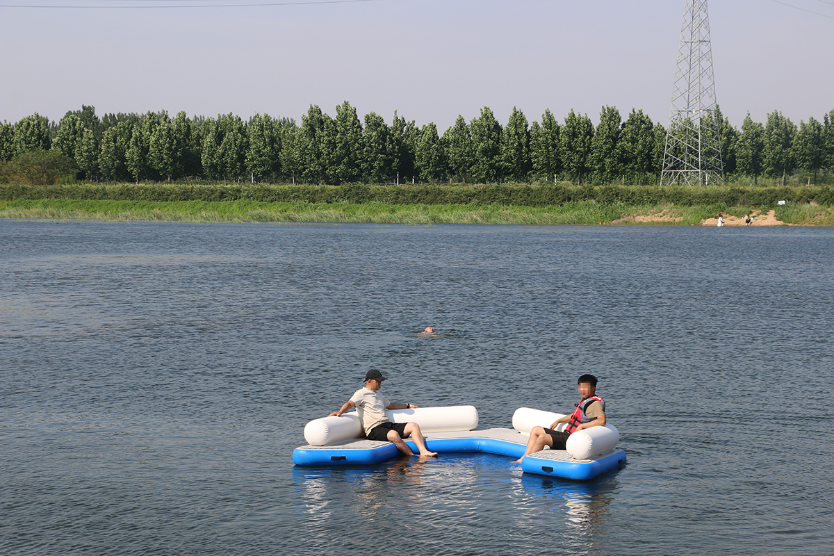 How to use inflatable floating water pad for relaxing (4).png