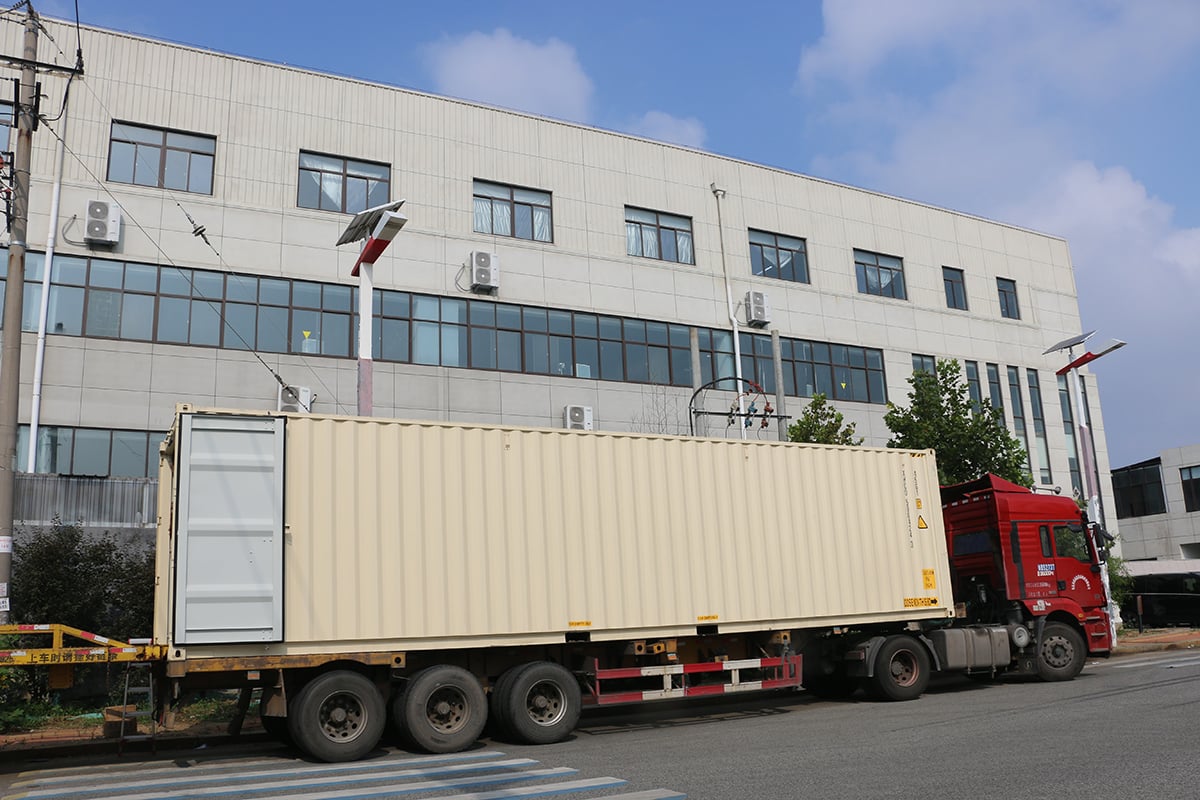 Ships full container of Inflatable Floating Docks (5).JPG