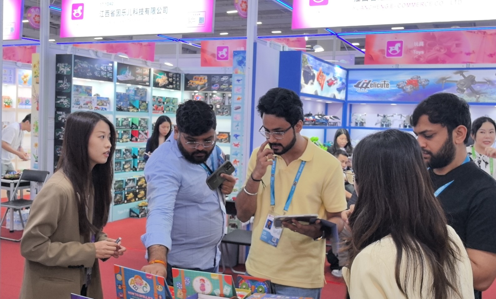 International buyers explore products