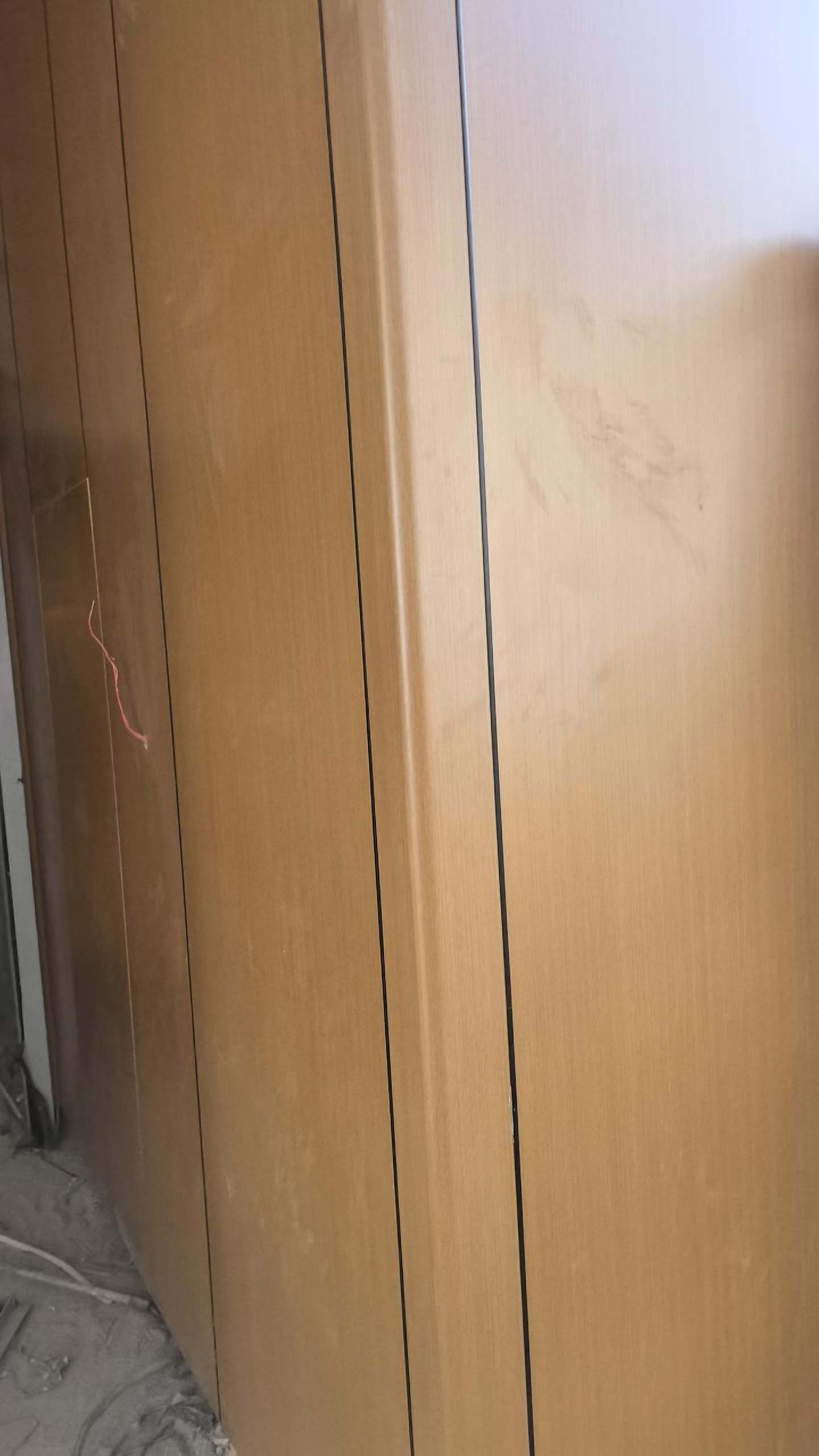 Splash-Resistant Wall Covering with Practical Planning