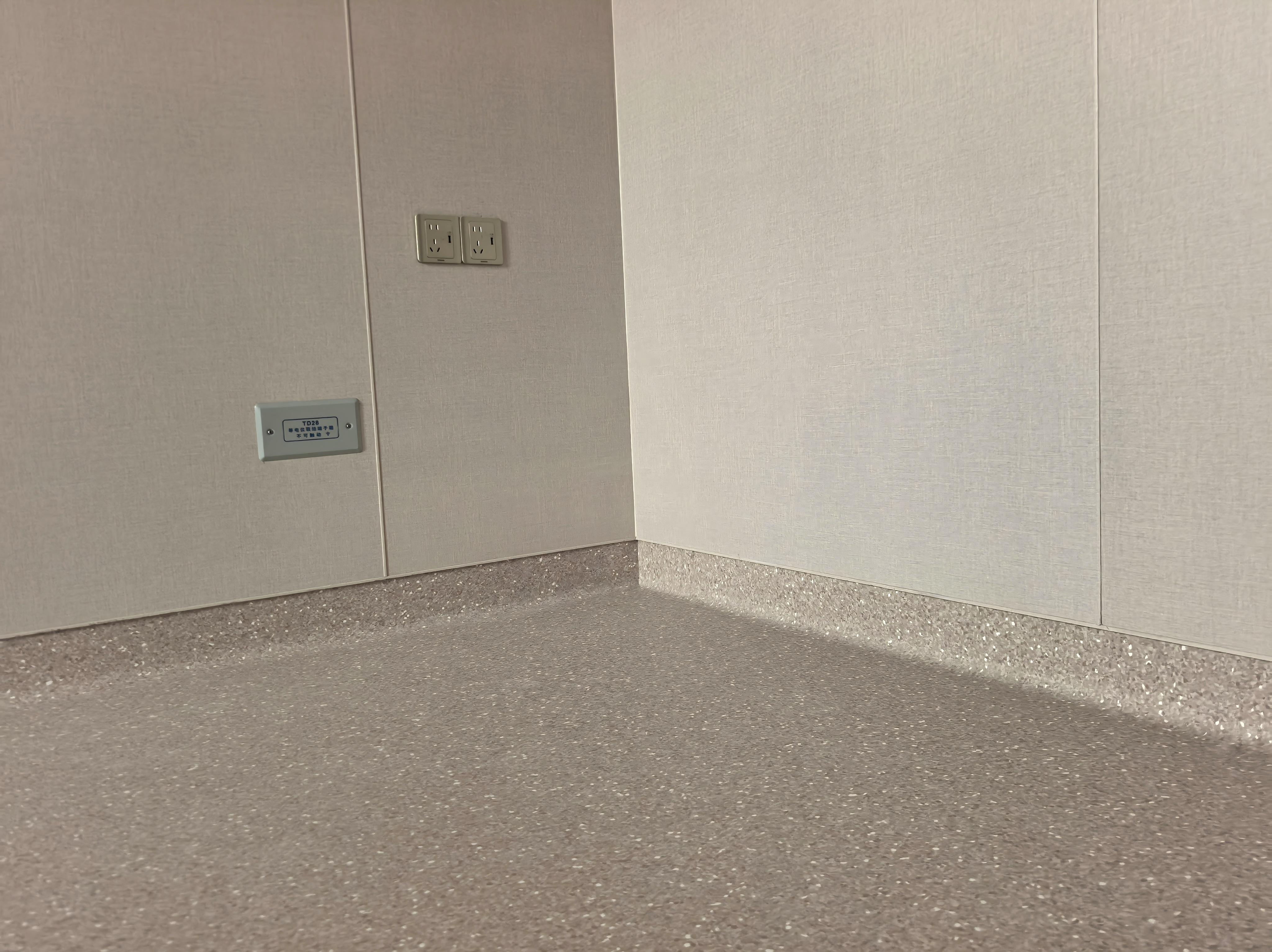 Cleanable Hospital Flooring with Practical Planning