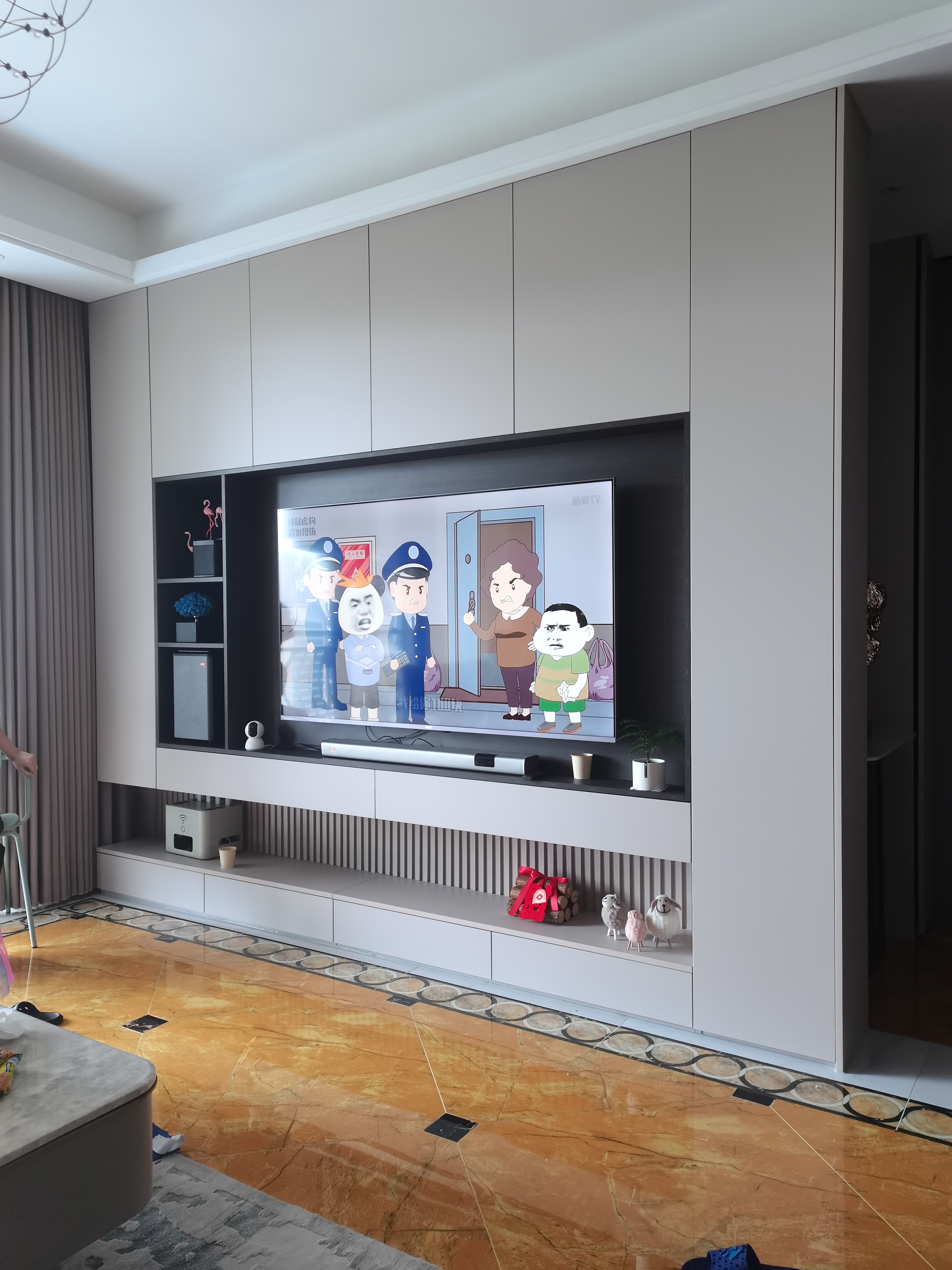 Decor Consistency Across Multi-Unit Rollouts