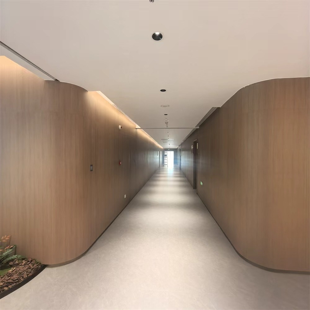 Laminato decorativo ad alta pressione con classificazione antincendio B1