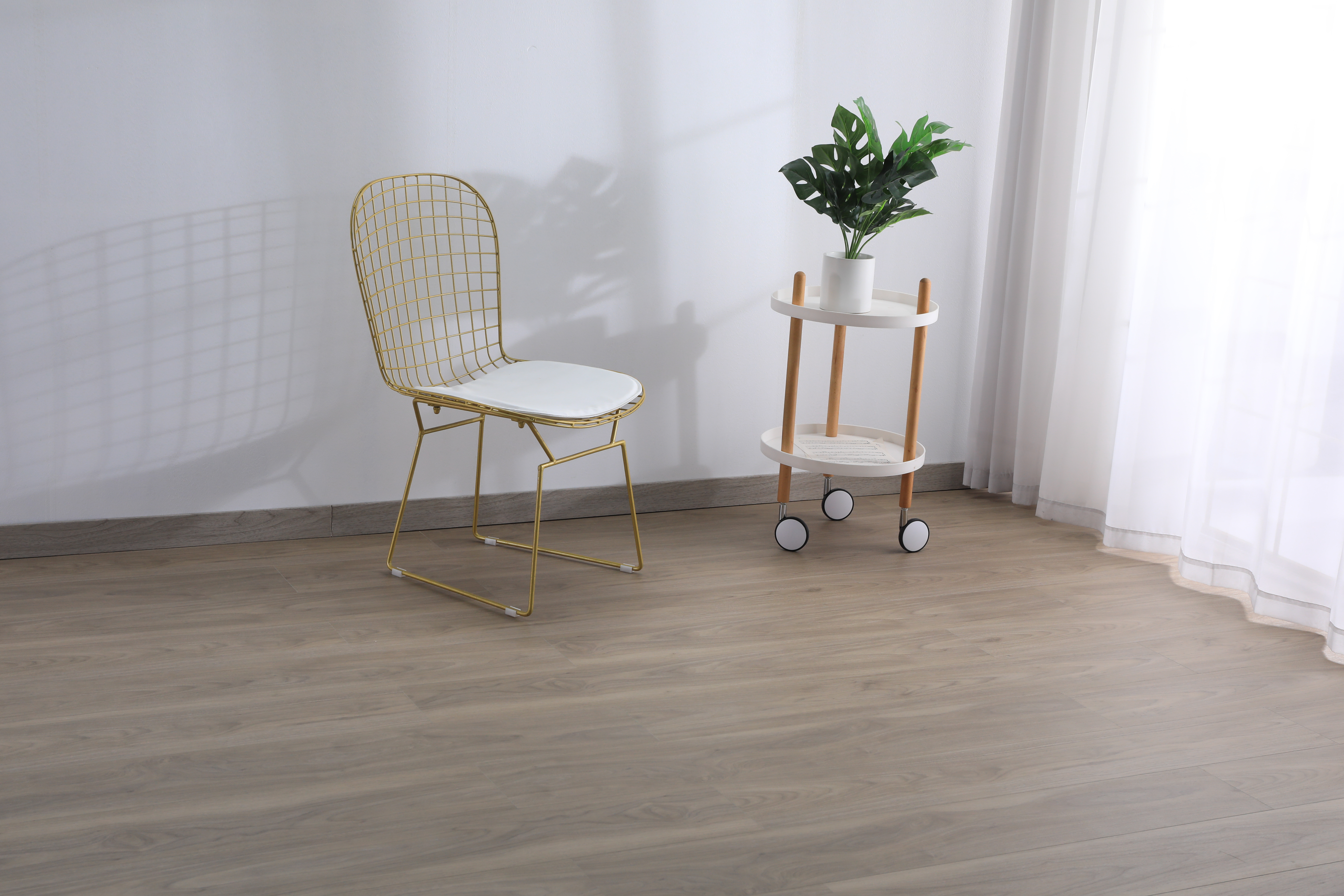 Grain and Shade Variation in Wide Boards