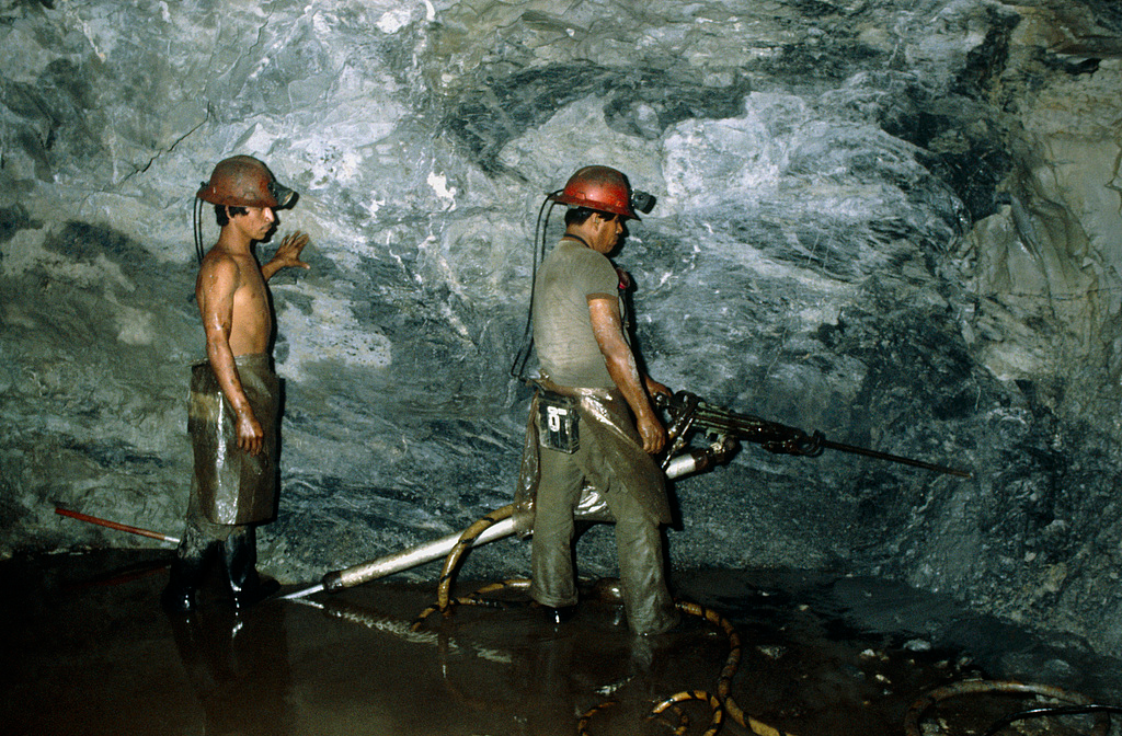 What Are the Advantages of Using Hydraulic Jack Hammers Over Traditional Methods?