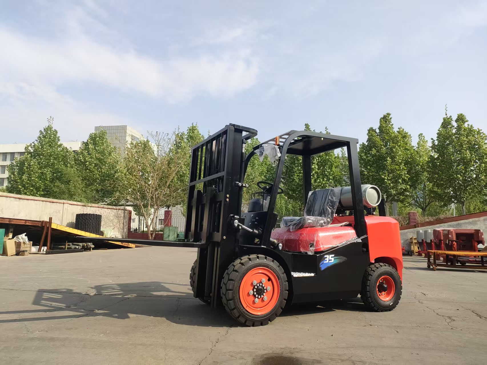 LPG Forklift Truck – Durable and Efficient Material Handling Solutions