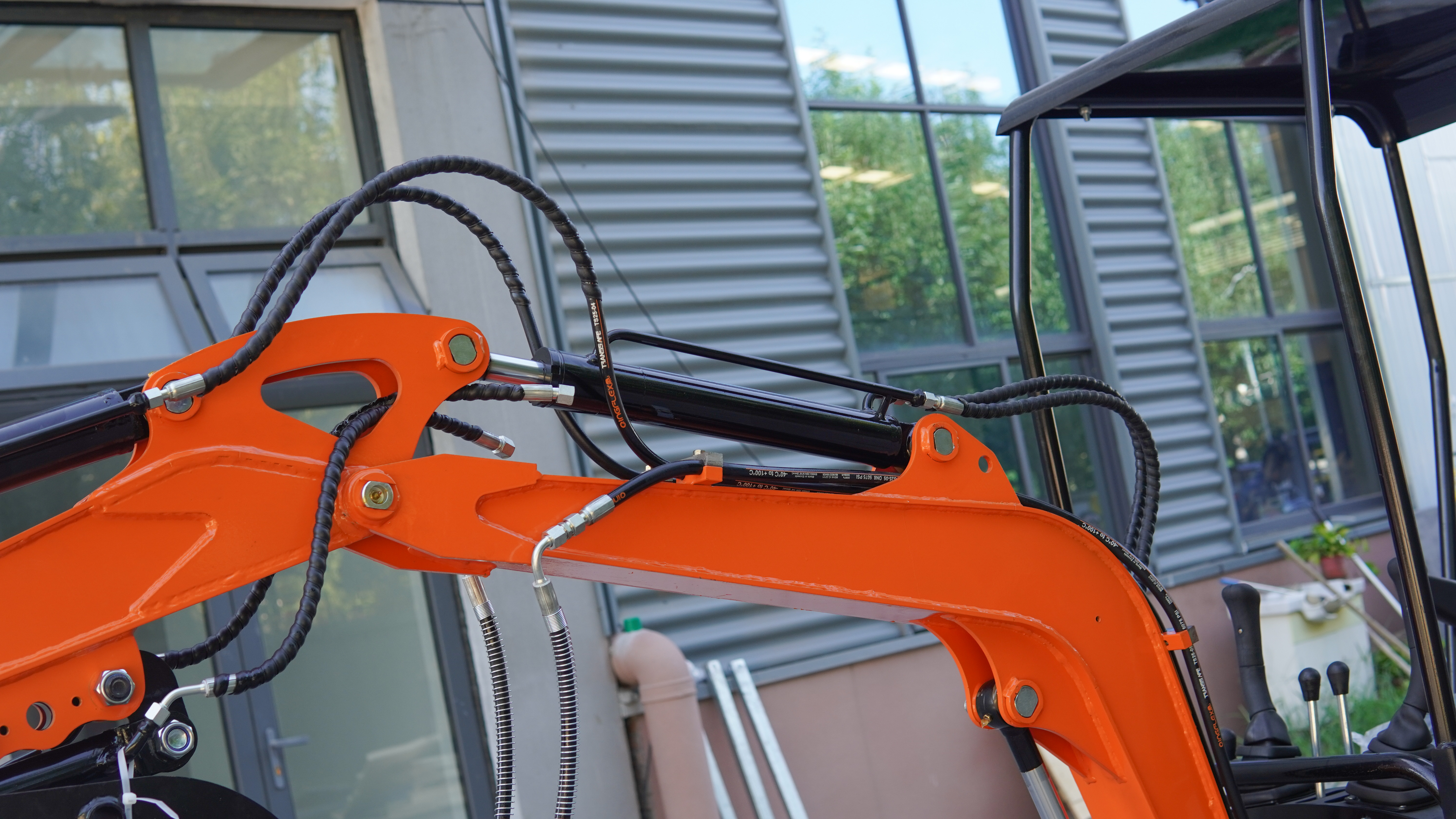 Mini Digger Makes: Compact Power for Global Construction Projects