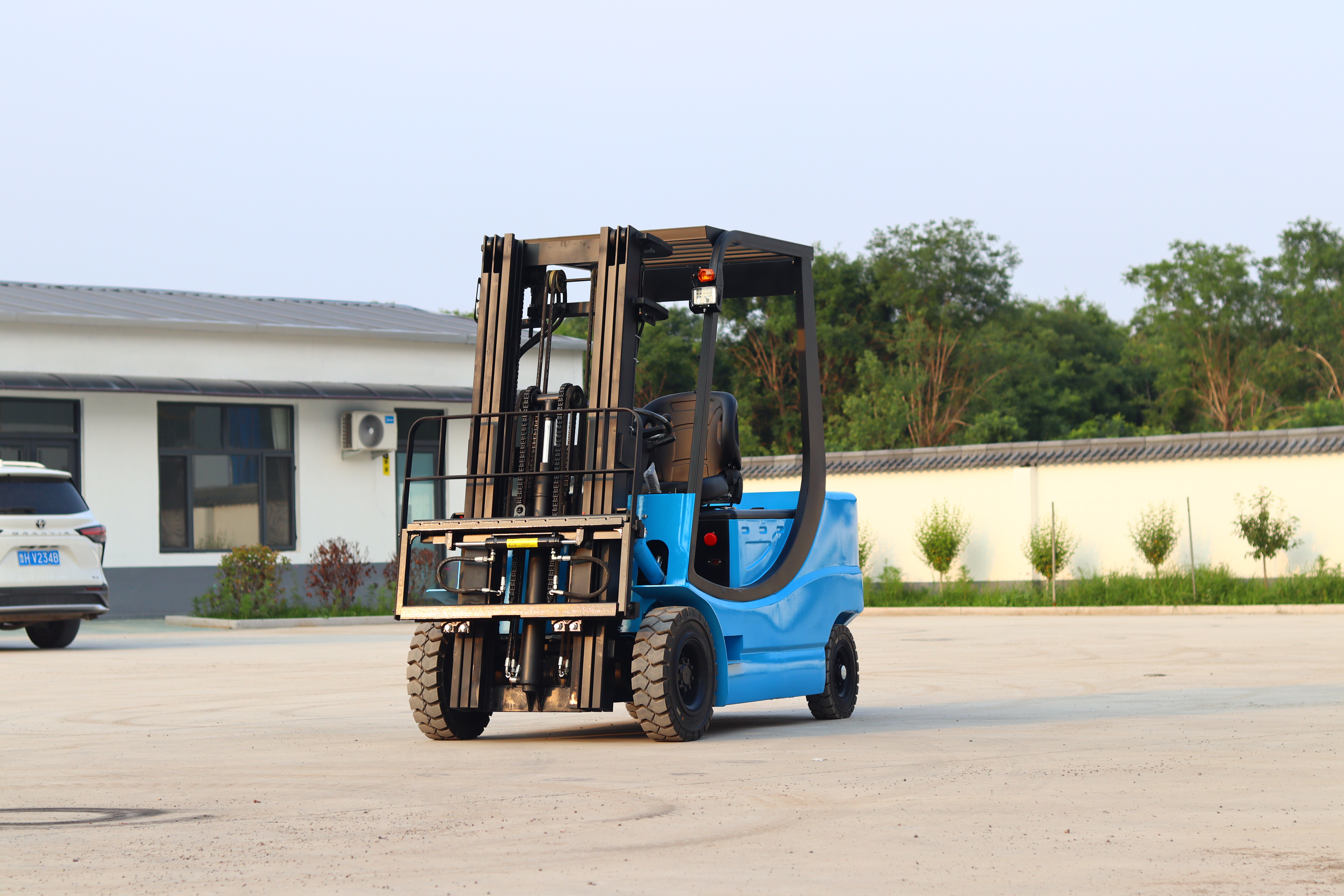4 Wheel Electric Forklift | Premium Material Handling Solutions