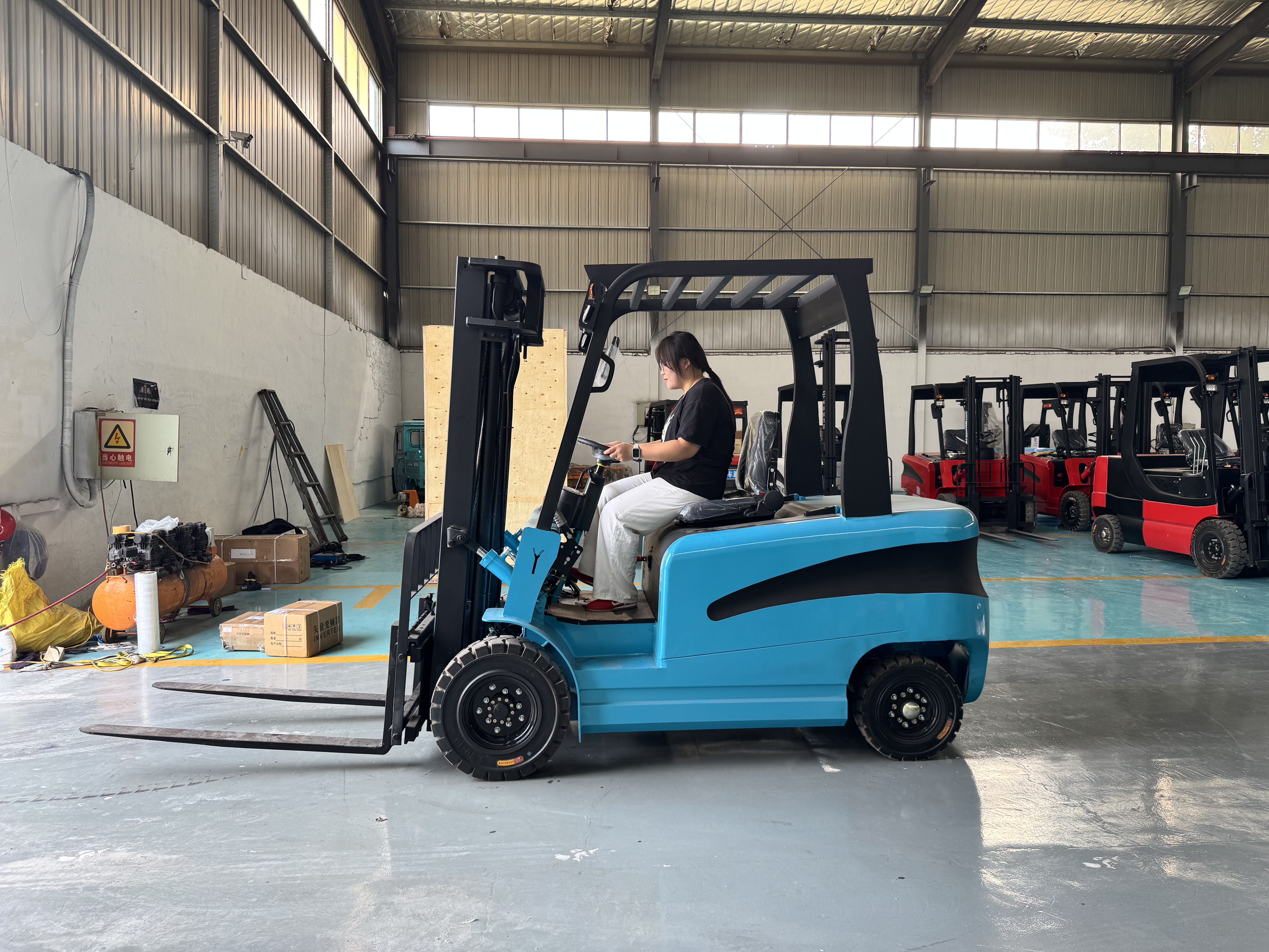 Electric Lift Trucks for Sale – High-Performance, Eco-Friendly Material Handling Solutions