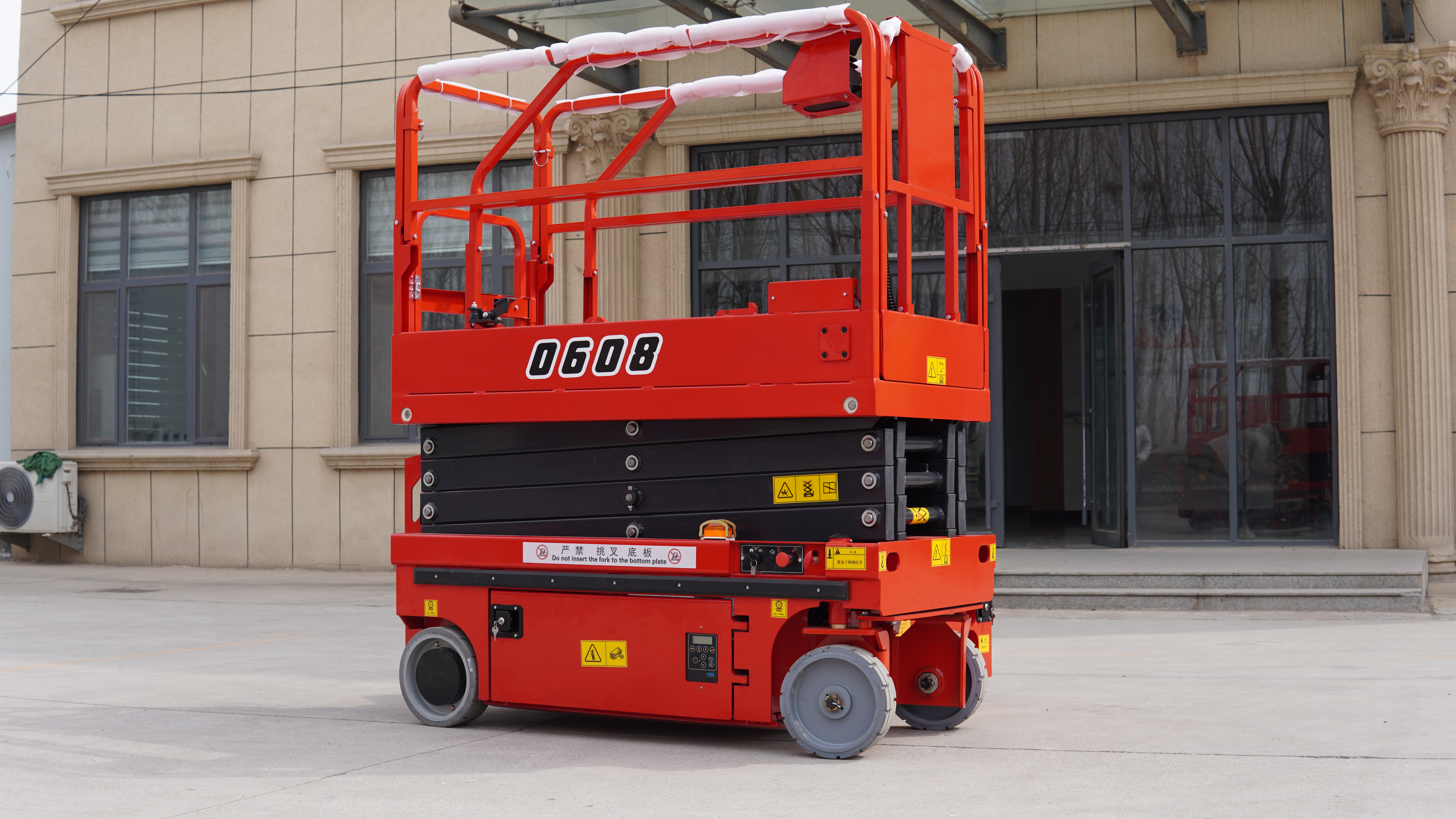 High-Quality Outdoor Scissor Lift for Construction and Maintenance
