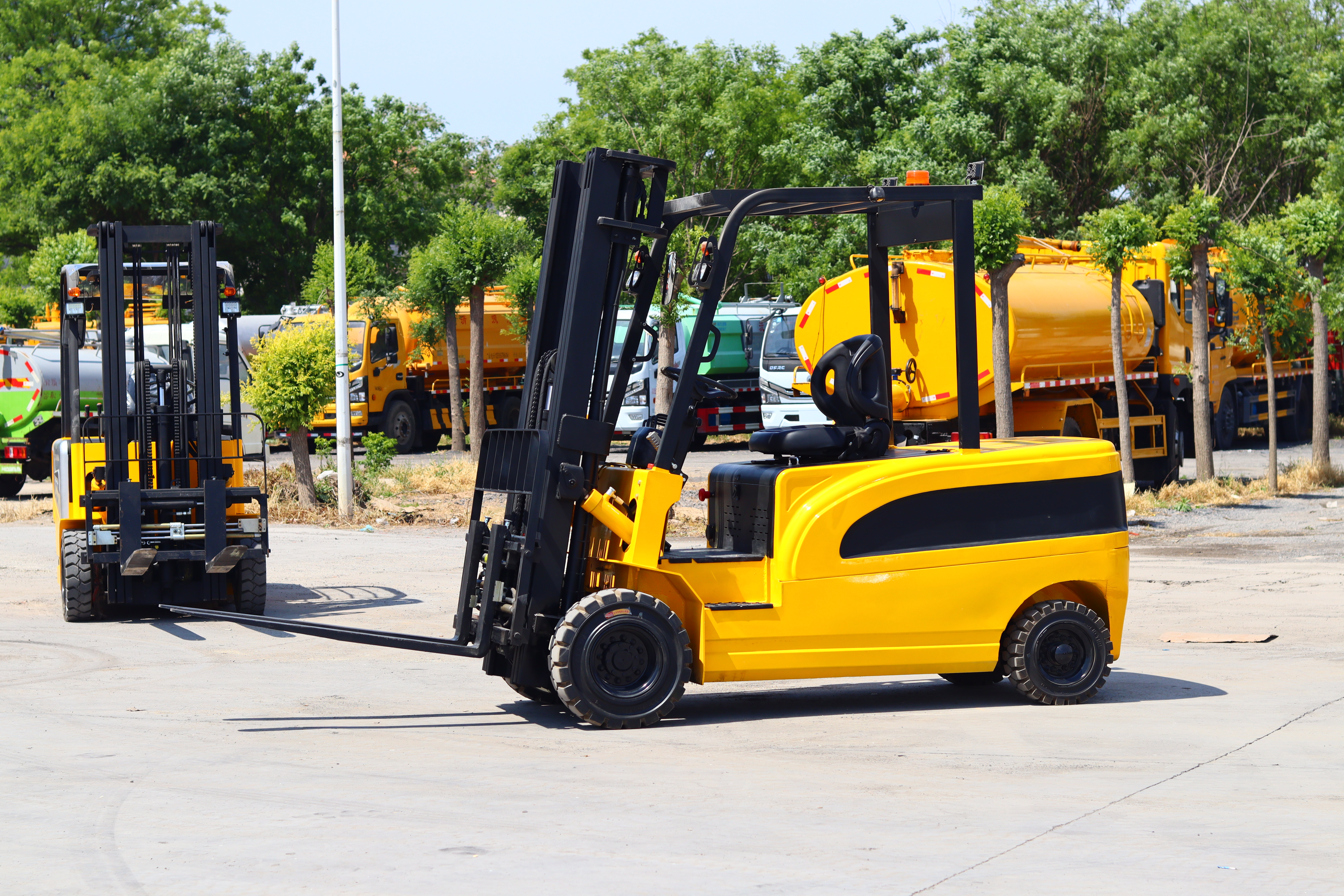 High-Performance Reach Truck Forklift for Efficient Warehouse Operations