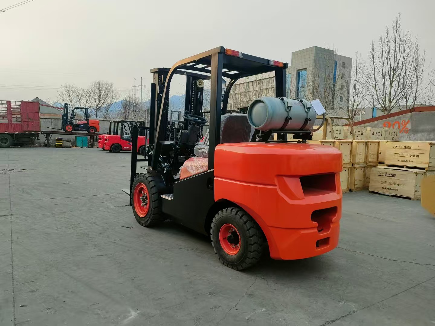 Heavy-Duty Mast and Fork Design