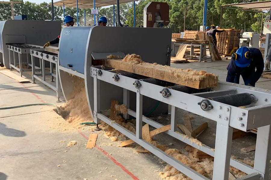 Automatic multi rip saw for solid wood timber (2).jpg