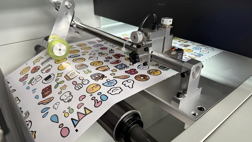 1.Hybrid Digital Laser Die Cutter (4).JPG