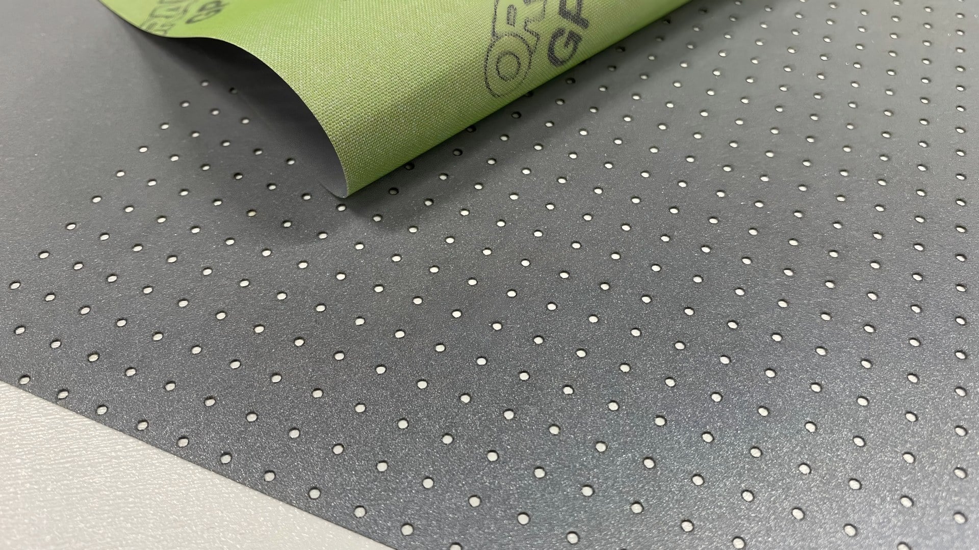 Burr-free and lint-free cut edges<