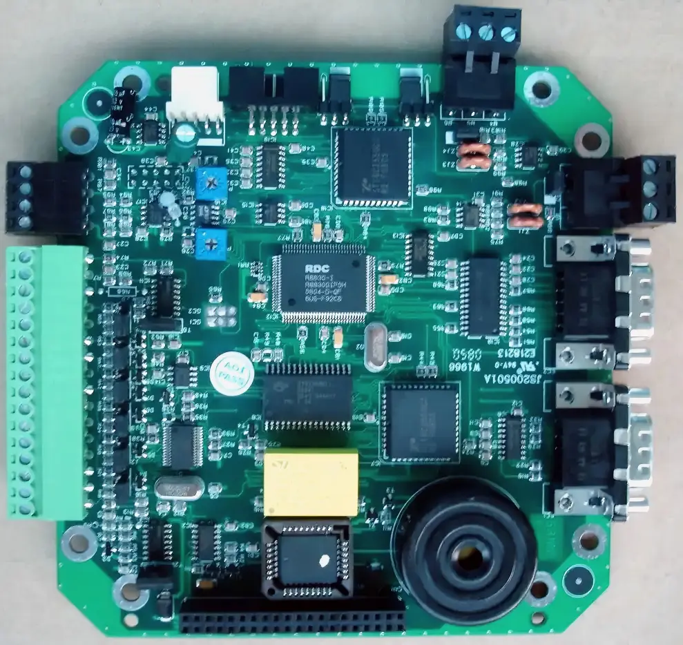 Aplicaciones del ensamblaje completo de PCB en diversos sectores industriales