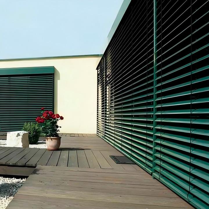 Cost Factors to Consider When Buying Commercial Building Blinds