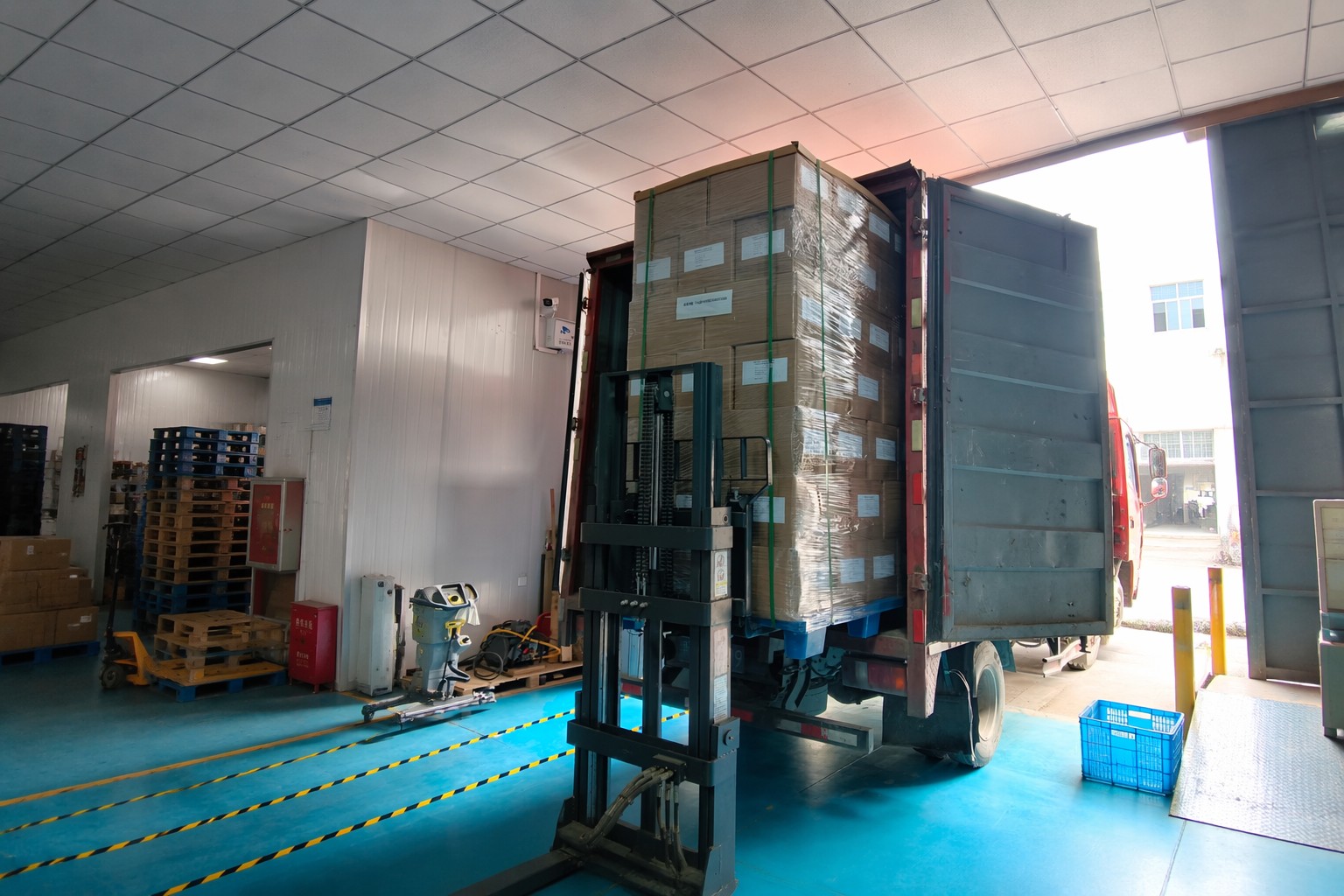 uniseel-uk-shipment-logistics-loading-16-9.png