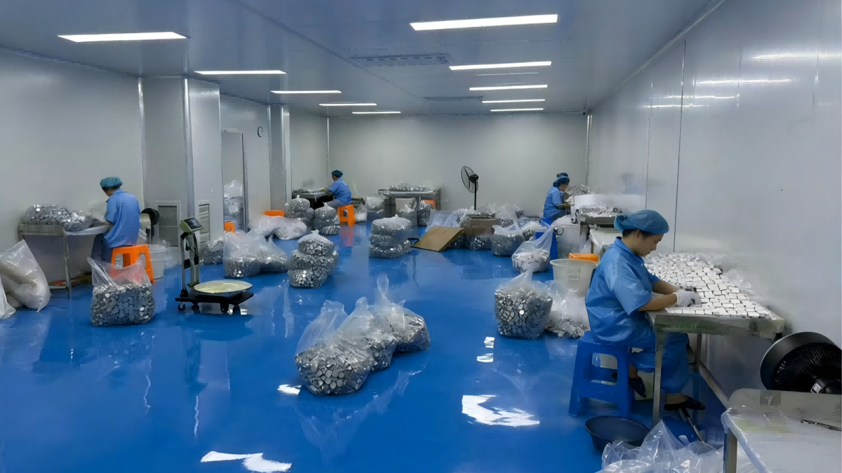 uniseel-unishell-cap-quality-control-workshop-iso-9001-standard-manual-inspection.png