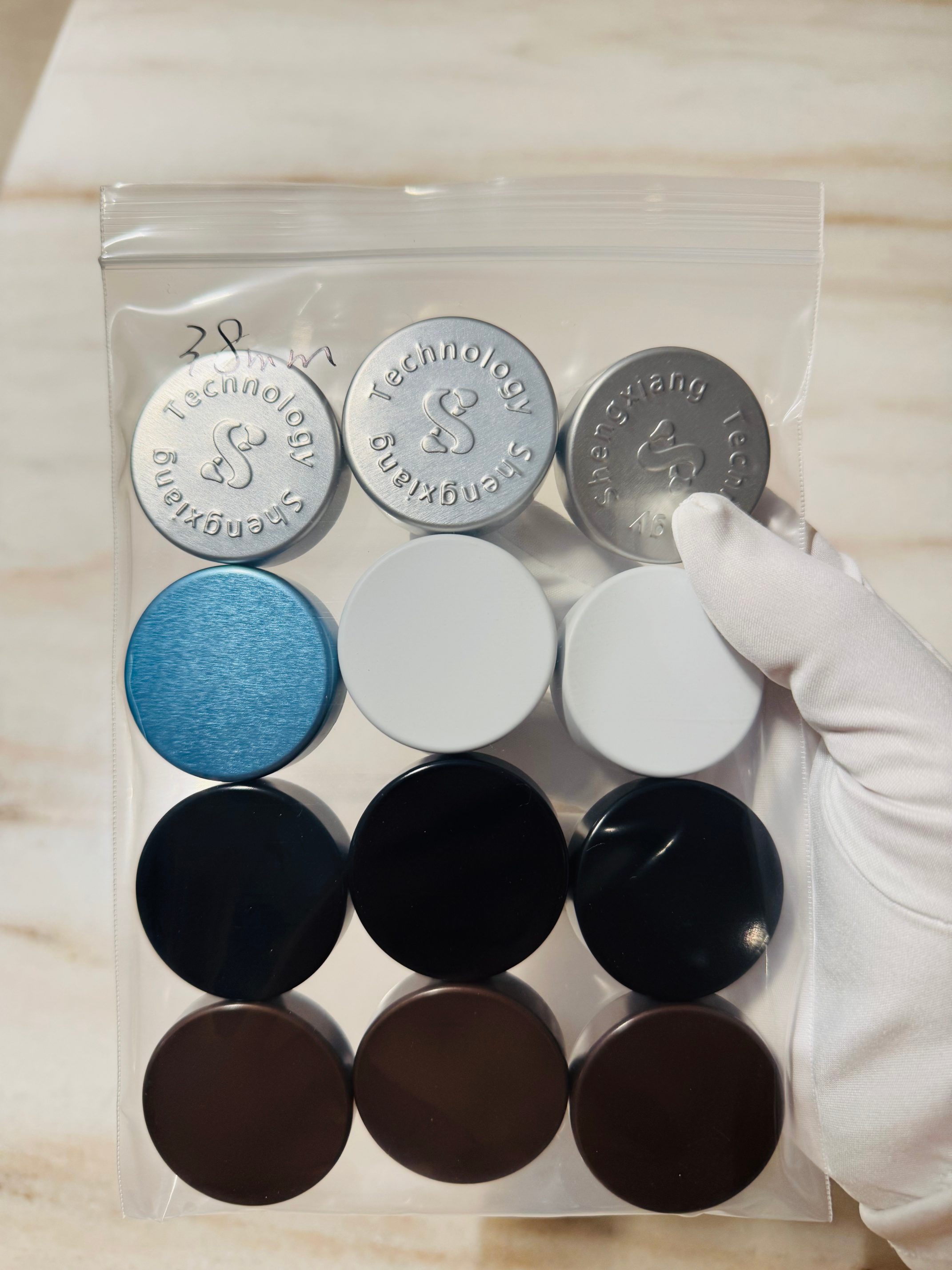 uniseel-38mm-unishell-cap-custom-logo-embossing-evaluation.jpg