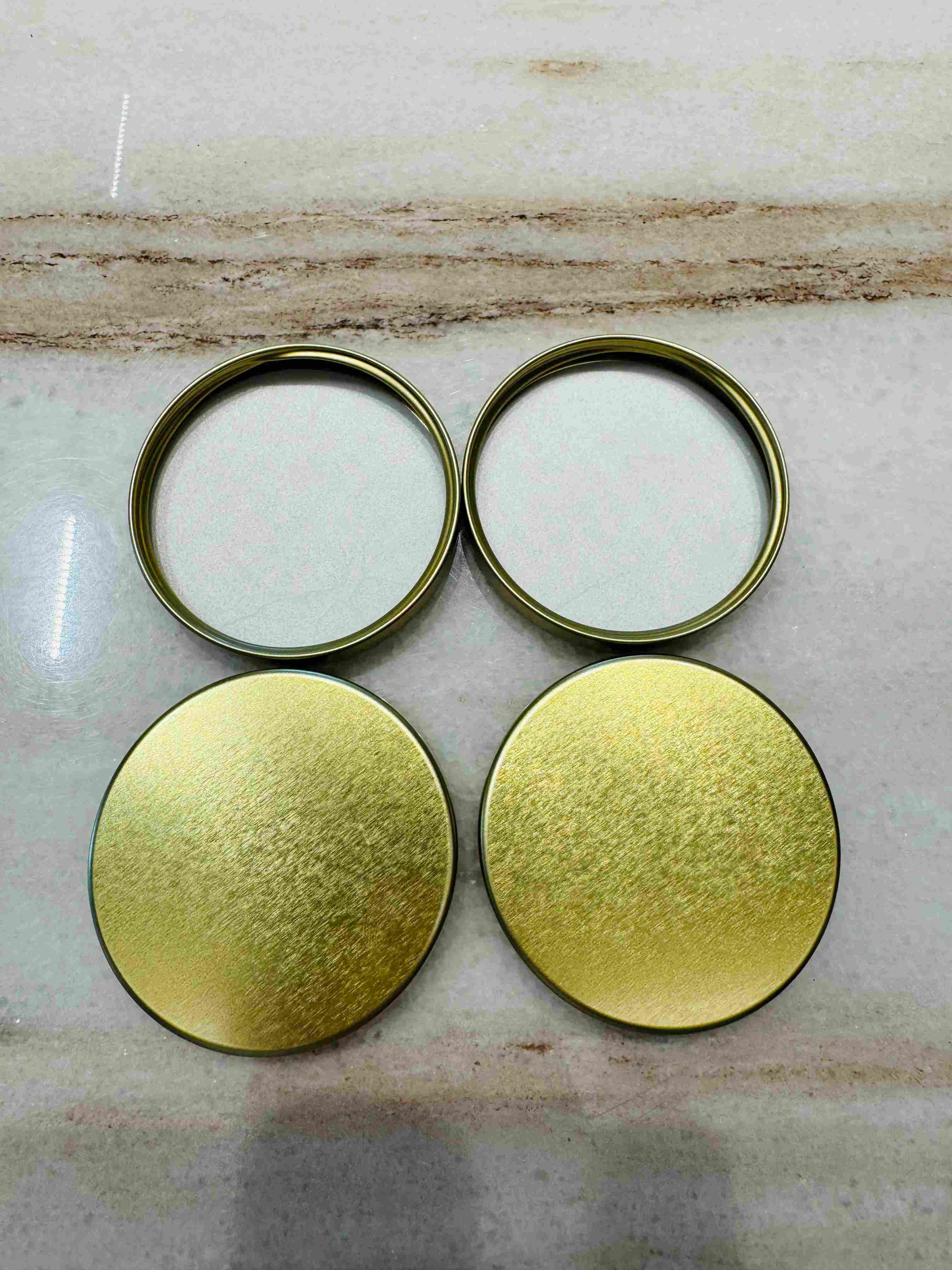 uniseel-58mm-gold-unishell-cap-ps-liner-sample.jpg