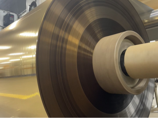 Dynamic light shifting elevates perceived product premium value