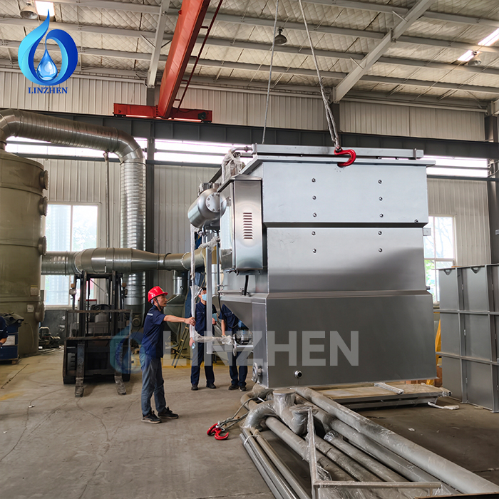 How is the appropriate DAF tank size determined for a food processing facility?
