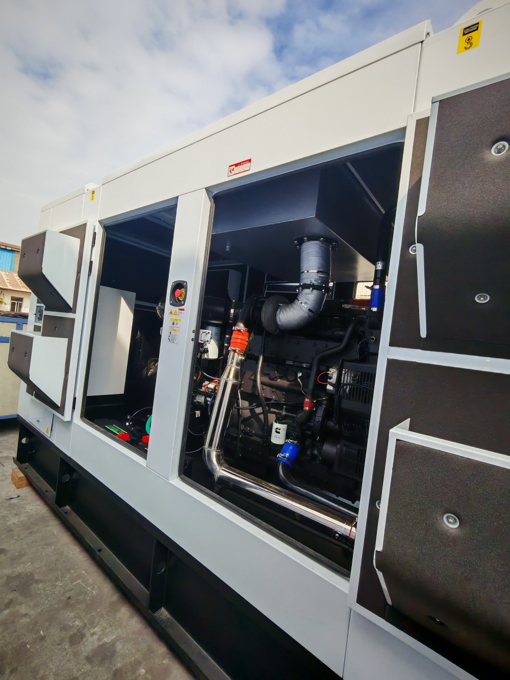 710KVA Cummins diesel generator (5).jpg