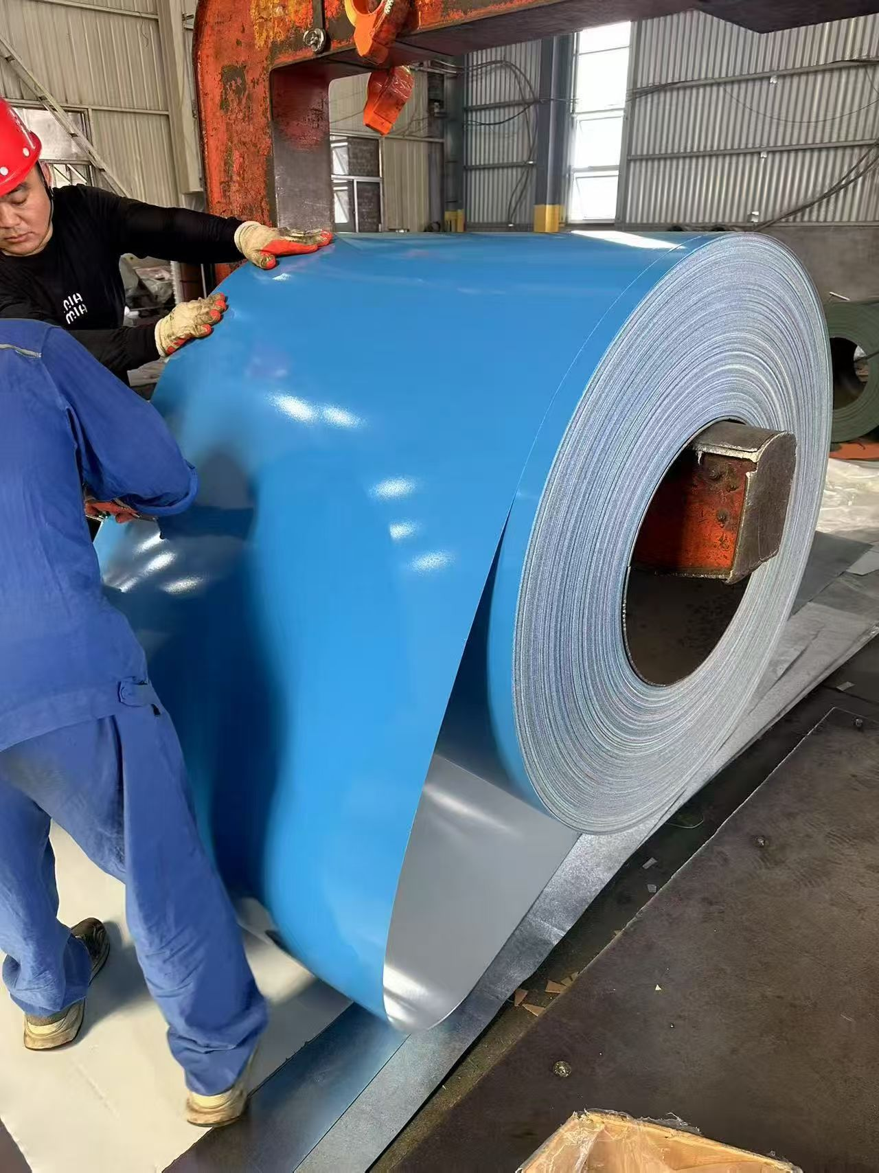 What lightweight construction projects prefer thin gauge colour coated steel coil