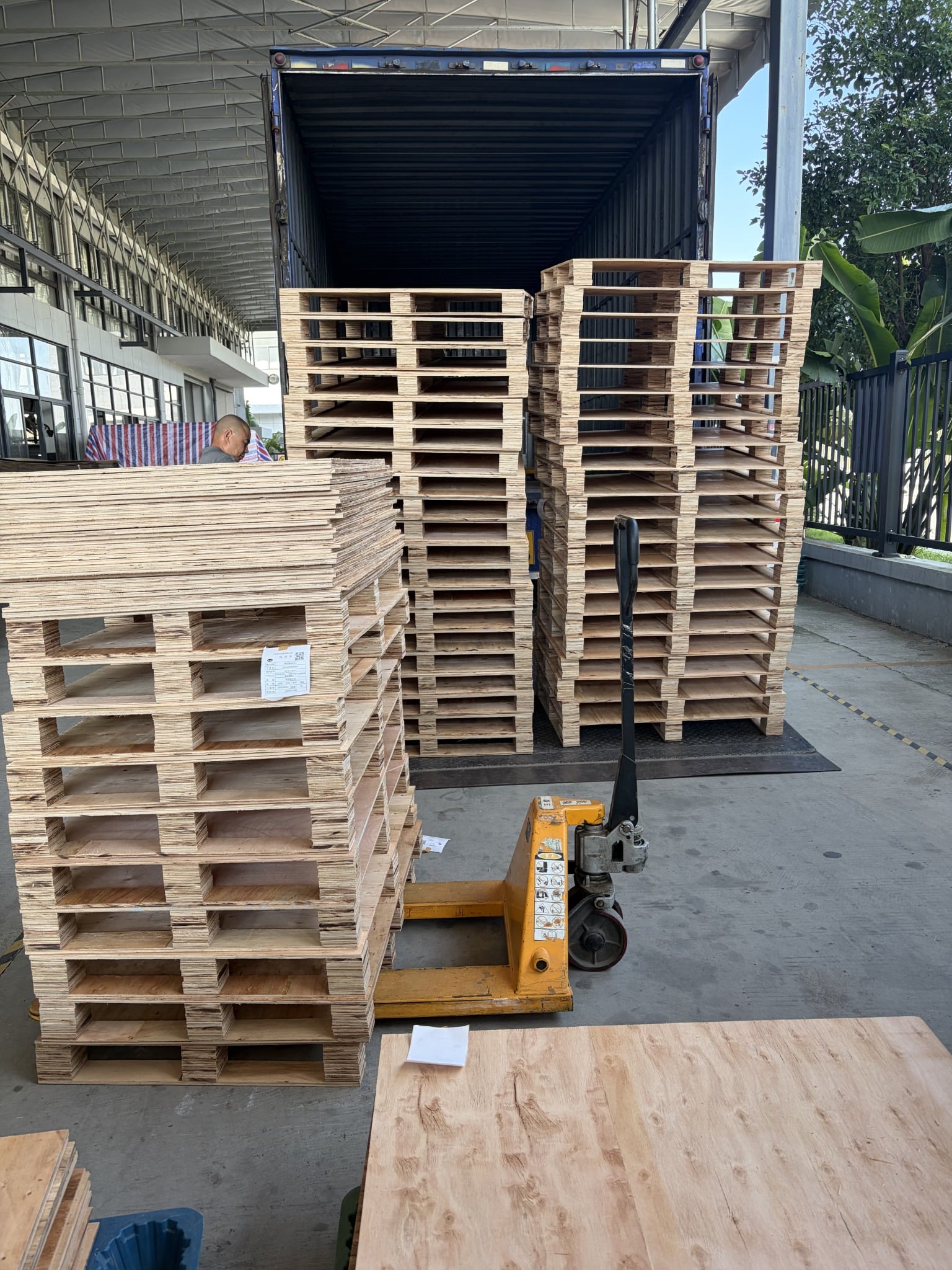 PackCube plywood pallet manufacturing and delivery