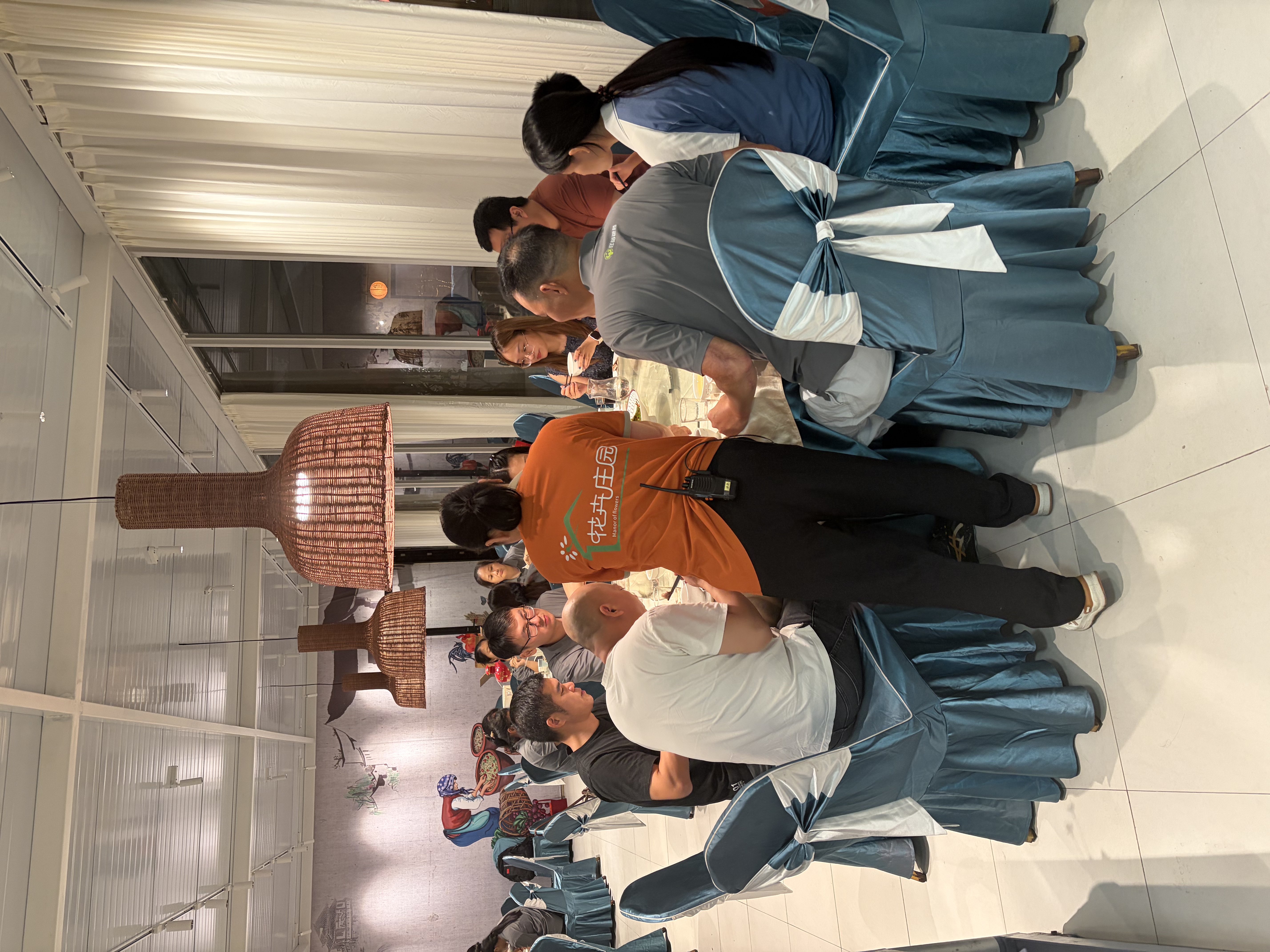 Xiangyu Packaging colleagues gather around the table during the team celebration